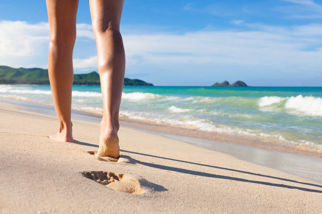 Walking on the beach: 5 benefits of walking barefoot on the beach sand.